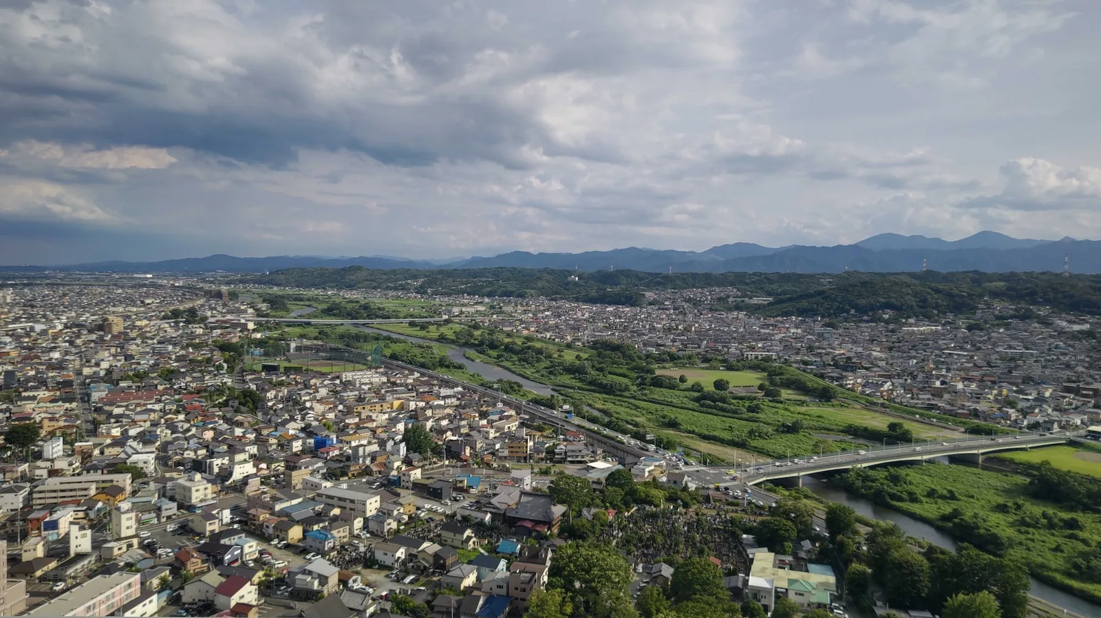 LoRaとLoRaWANの違いを建物で例える