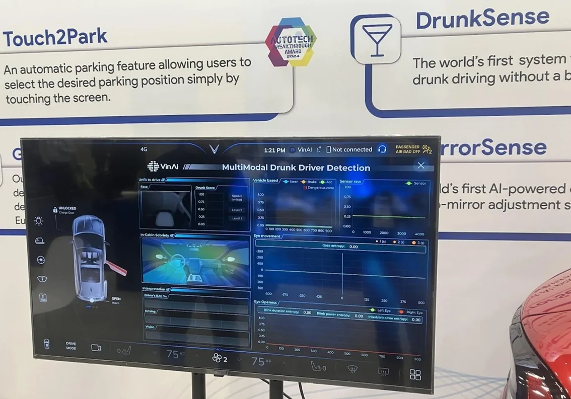VinAI booth @ CES