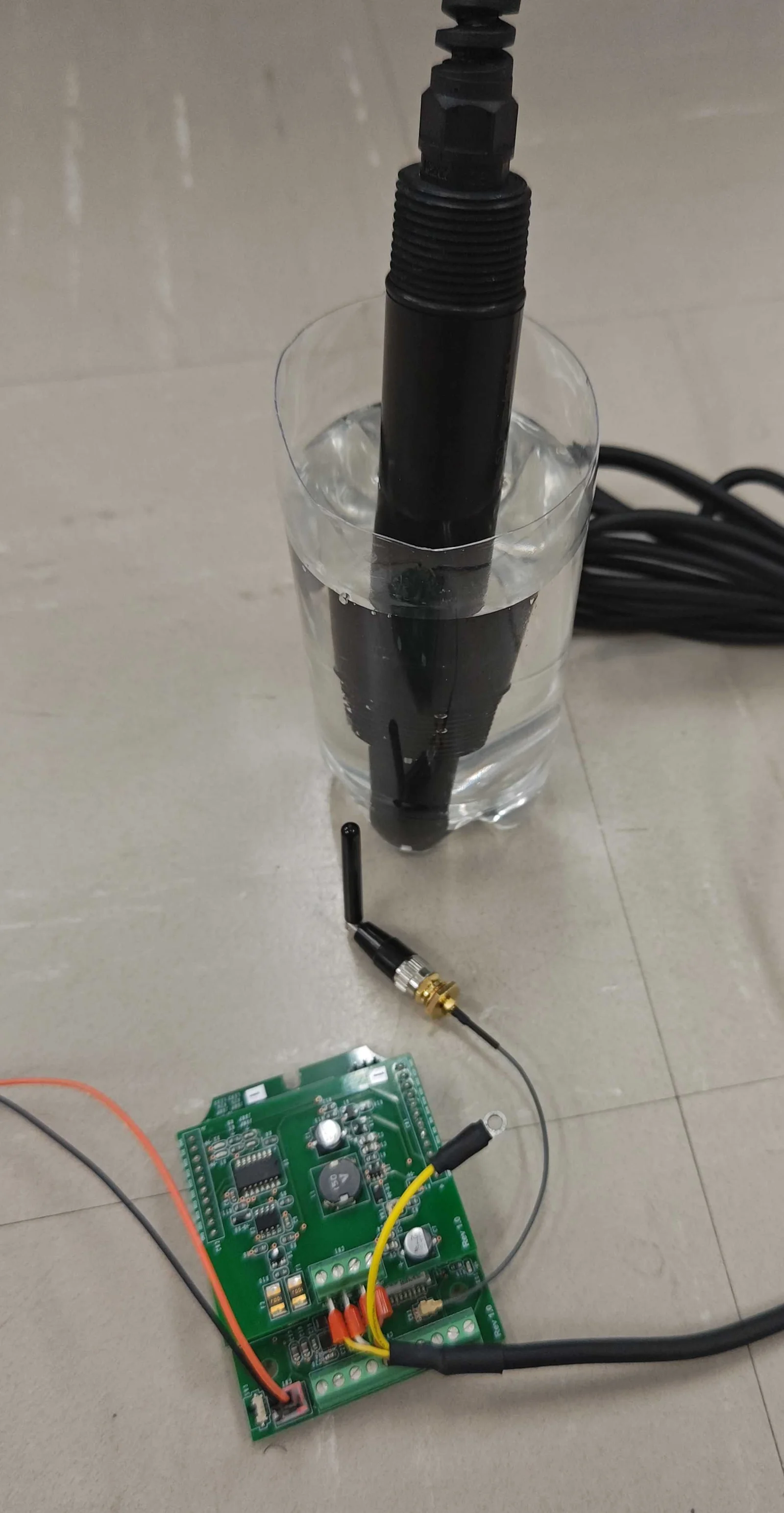 水の中の酸素を、遠くから見る ― 蛍光式 DO プローブを LTE-M でつないでみた