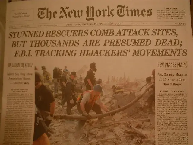 2001年9月13日付 The New York Times 一面