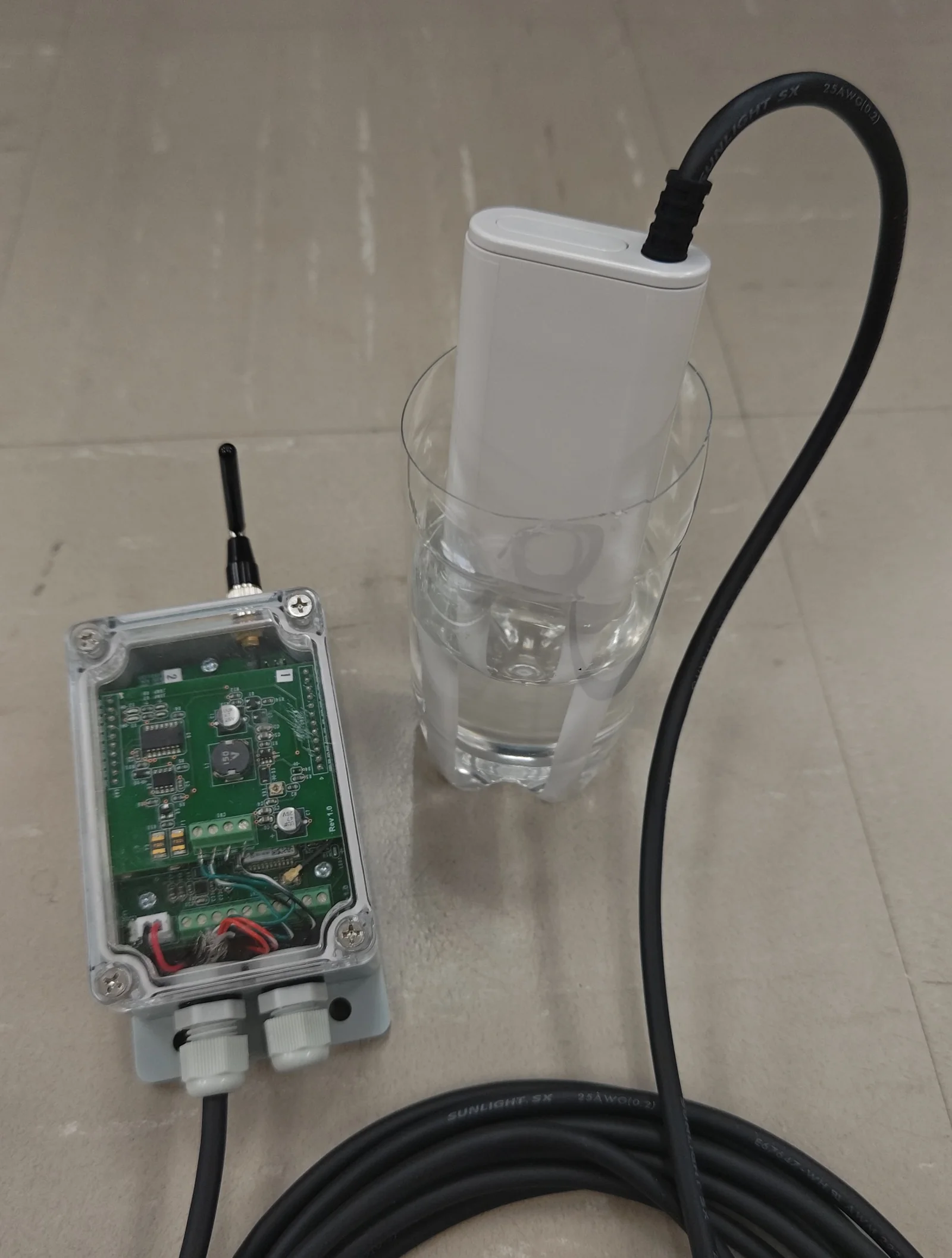 電波で"土の水分"を読む ― センシフィア社の SFDT 方式センサーを LoRaWAN と LTE-M でつなぐ