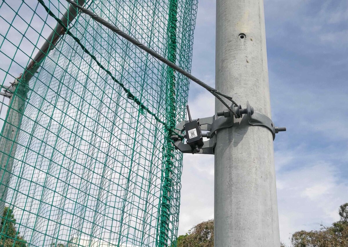 屋外フィールドに設置した LoRaWAN 温湿度センサー